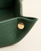 Close up of the gold snap corner