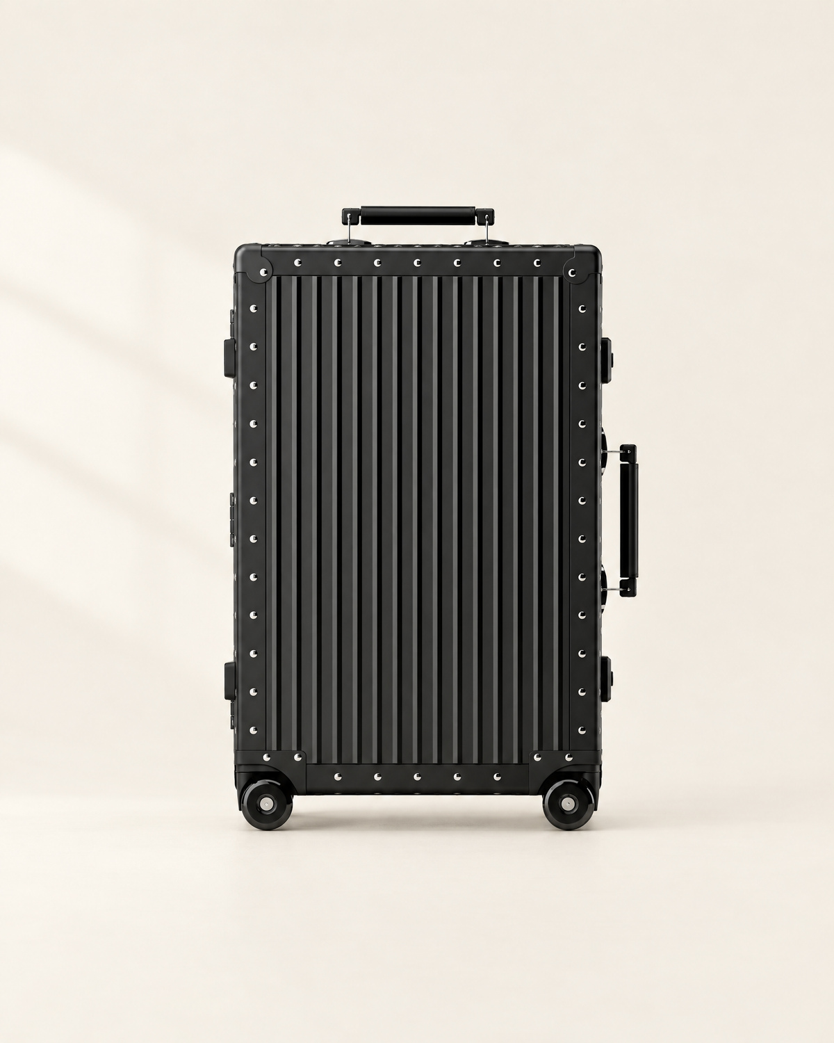 The Meridian Suitcase in black