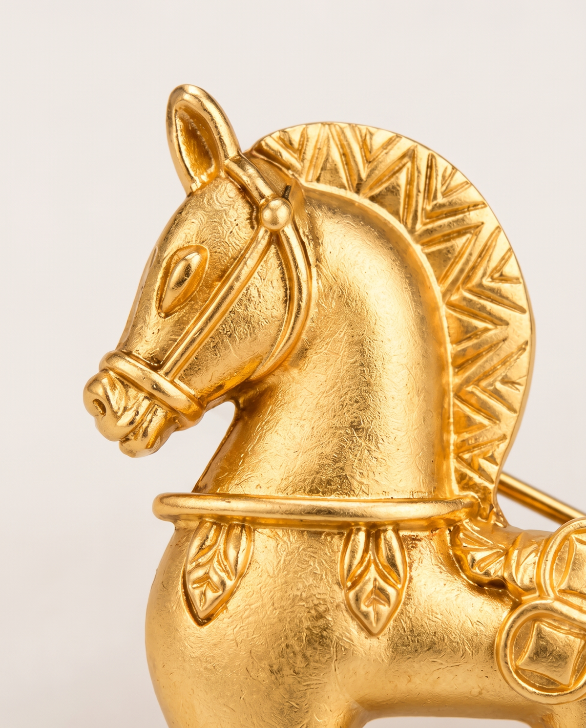 Close up of the engraved mane and bridle
