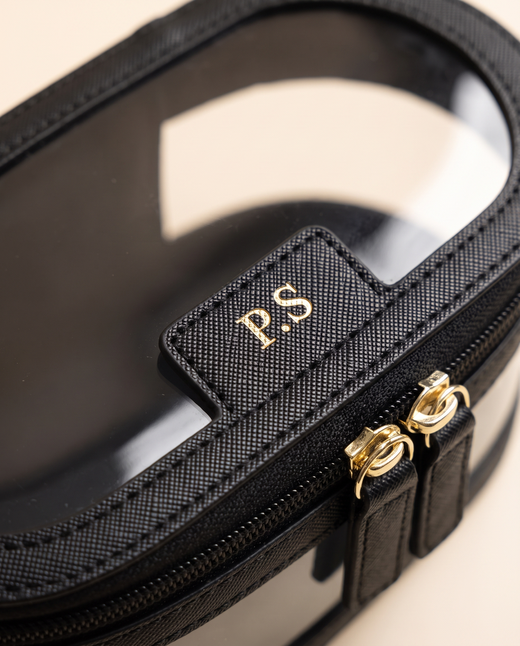 Close up of gold P.S initials on the saffiano lid tab