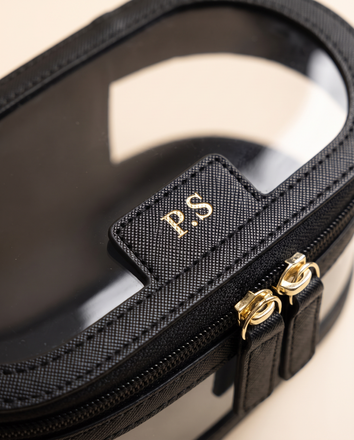 Close up of gold P.S initials on the saffiano lid tab