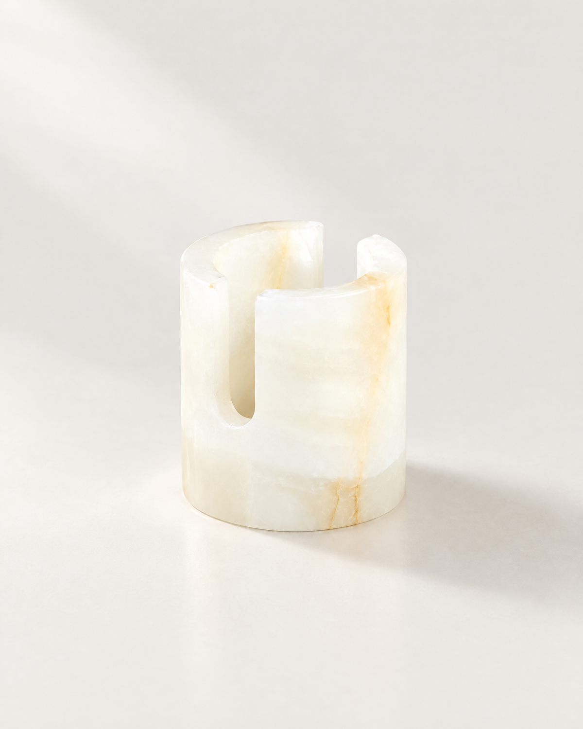 The Carrara Sponge Holder in white onyx, small