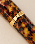 Gold band on the tortoiseshell barrel