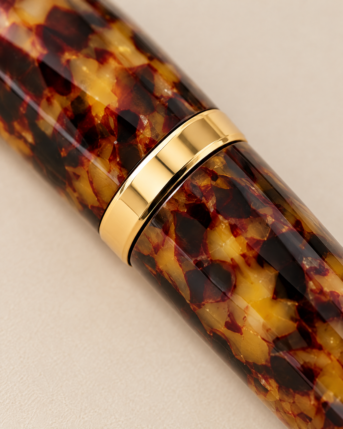 Gold band on the tortoiseshell barrel